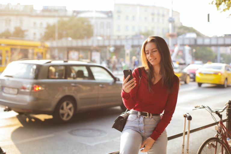 viajar de ônibus e carro durante o dia sem o sol na cara